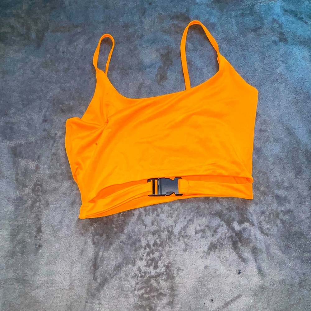 Elastic crop top